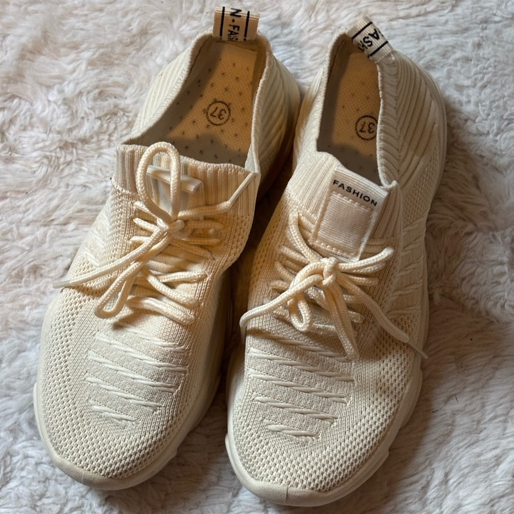 Cream Knit Sneakers For Running Lightweight-New